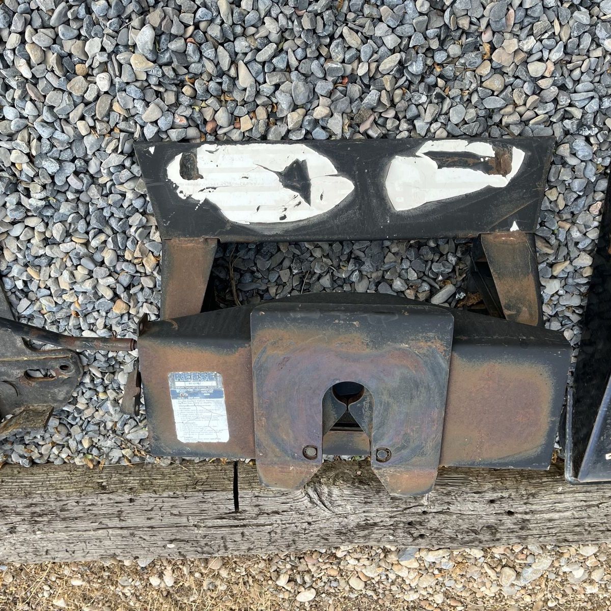 Fifth Wheel Hitch Assembly - Used Trailer Hitch & Rails for Towing