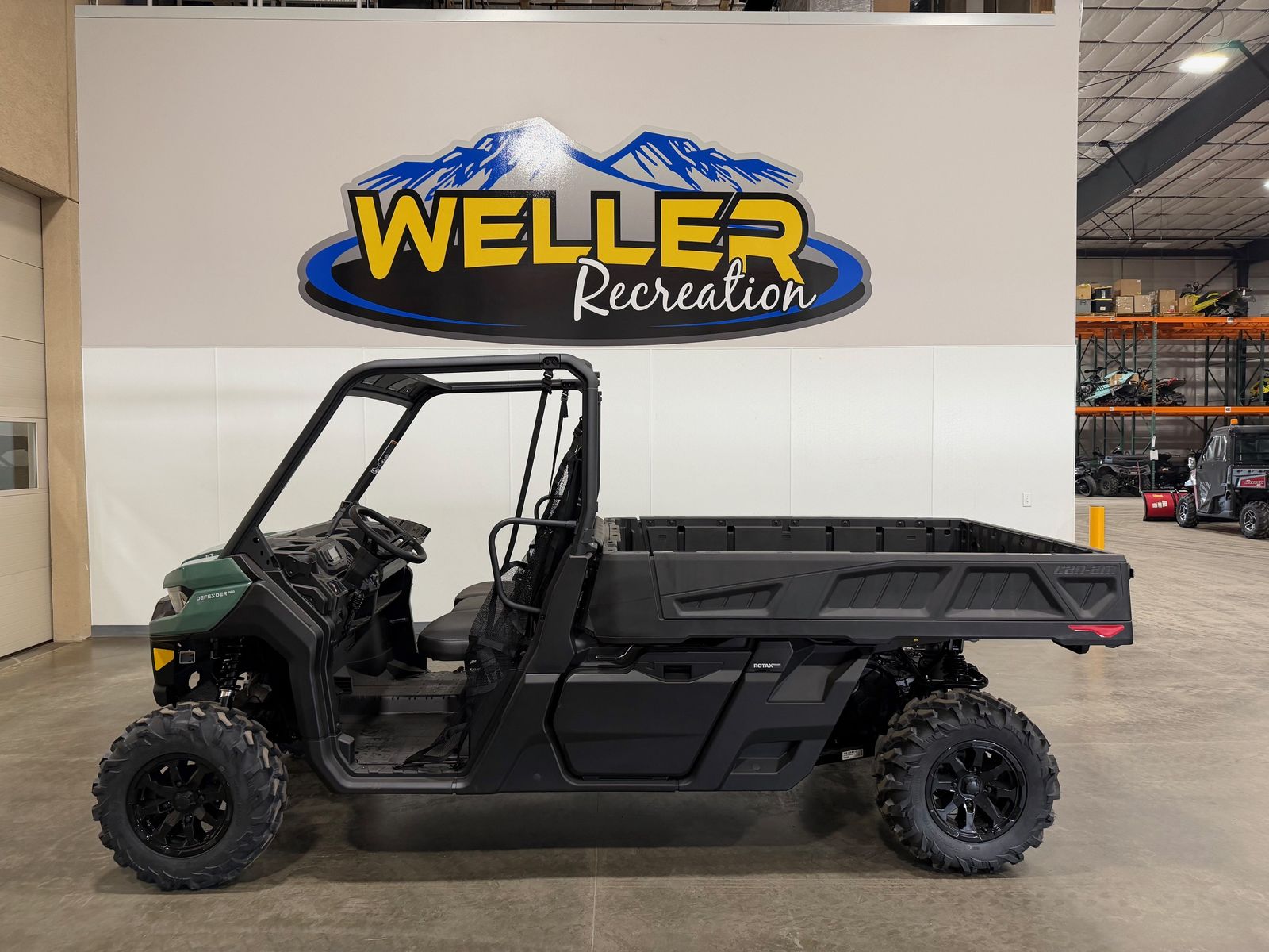 2025 CAN-AM UTV DEFENDER PRO DPS HD10        GREEN