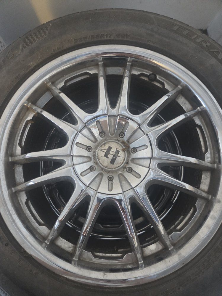 Set of 4 Wheels and Tires 235/55R17