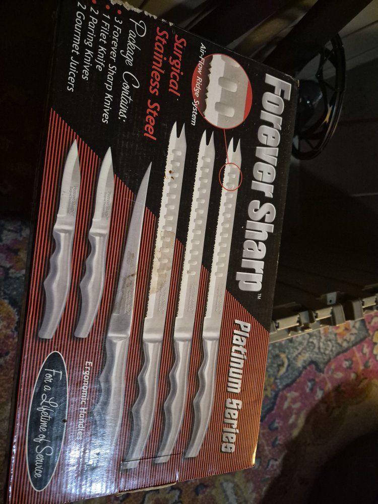 Forever Sharp Platinum Series Surgical Stainless Steel 8-Piece Knife Set & Juicers
