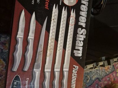 Forever Sharp Platinum Series Surgical Stainless Steel 8-Piece Knife Set & Juicers