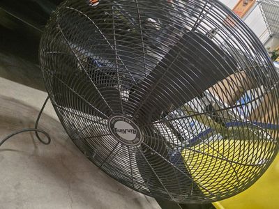 Air King 24 Inch Wide 5130 CFM 3Speed Oscillating Wall Mounted Fan