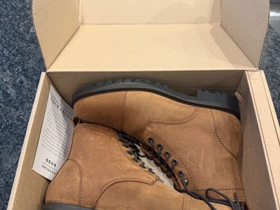 Men’s leather boot