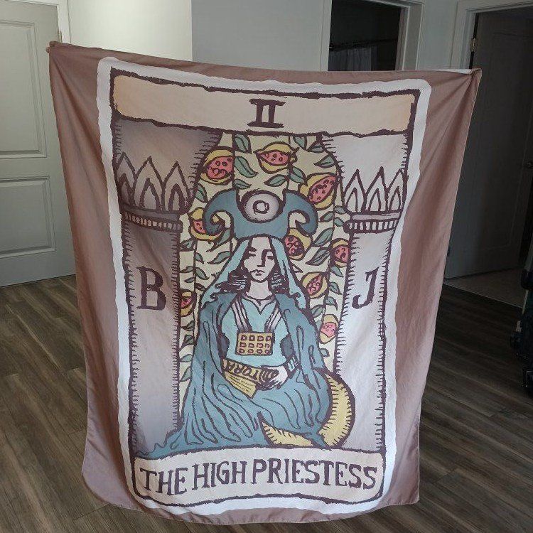 The High Priestess silky throw