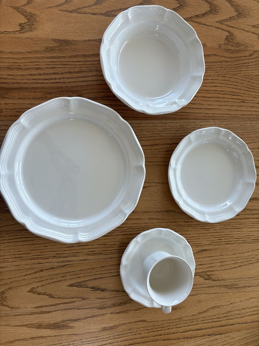 Mikasa French Countryside - 5-piece dinnerware setting, service for 10