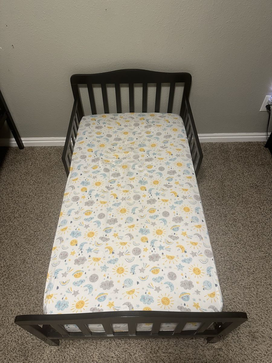 Toddler bed + mattress
