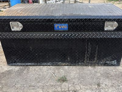 Truck bed tool box