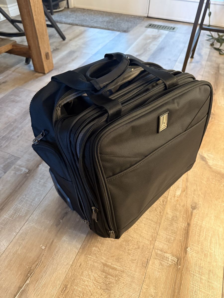 Travelpro Flightcrew5 Overnight Roller Bag