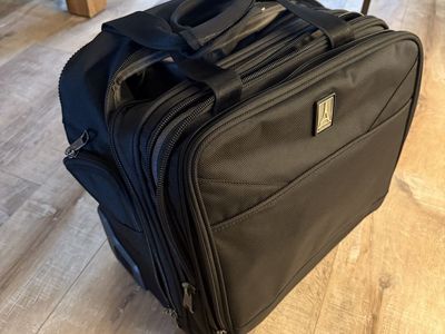 Travelpro Flightcrew5 Overnight Roller Bag