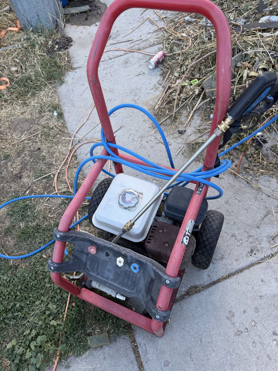 Home lite pressure washer runs and works 3100 psi