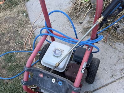 Home lite pressure washer runs and works 3100 psi