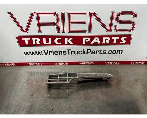 Peterbilt 379 Right Front Aluminum Cast Step-Fender, Part # L82-6003R