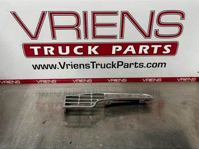 Peterbilt 379 Right Front Aluminum Cast Step-Fender, Part # L82-6003R