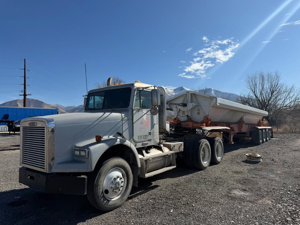 NICE 2001 FREIGHTLINER MODEL FL120 DAY CAB TRUCK & A SWEET 2019 DEMCO MODEL CR444-AR-RLS-3424 4 AXLE SIDE DUMP TRAILER