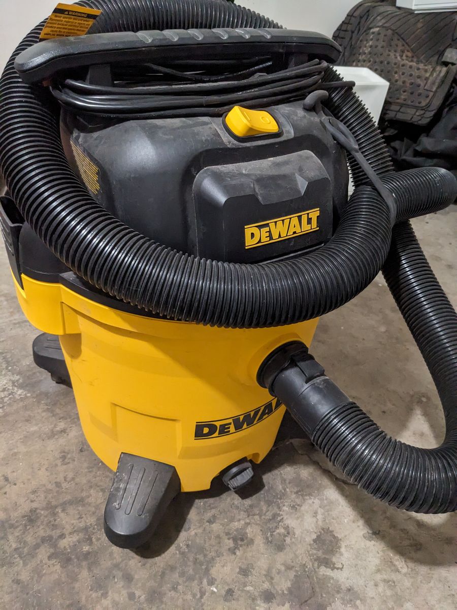 Shop Vac - 12 Gal - DeWalt