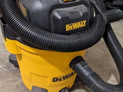 Shop Vac - 12 Gal - DeWalt