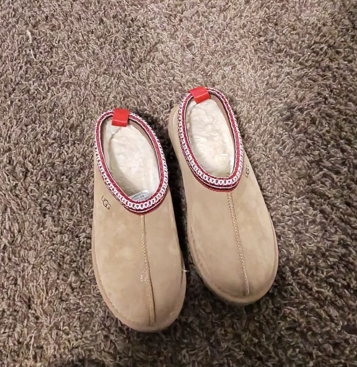 UGG Ansley Moccasin Slippers in Tan/Red for Women, Size 8 - Cozy & Stylish Comfort