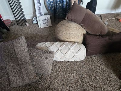 POUF & 5 Pillows NEW
