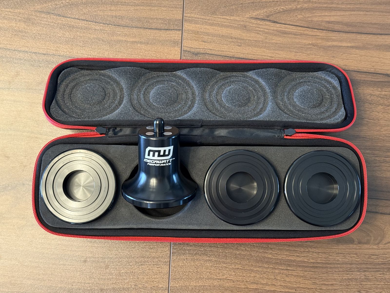 Jack Pucks for Rivian R1T / R1S – Set of 4 + Case