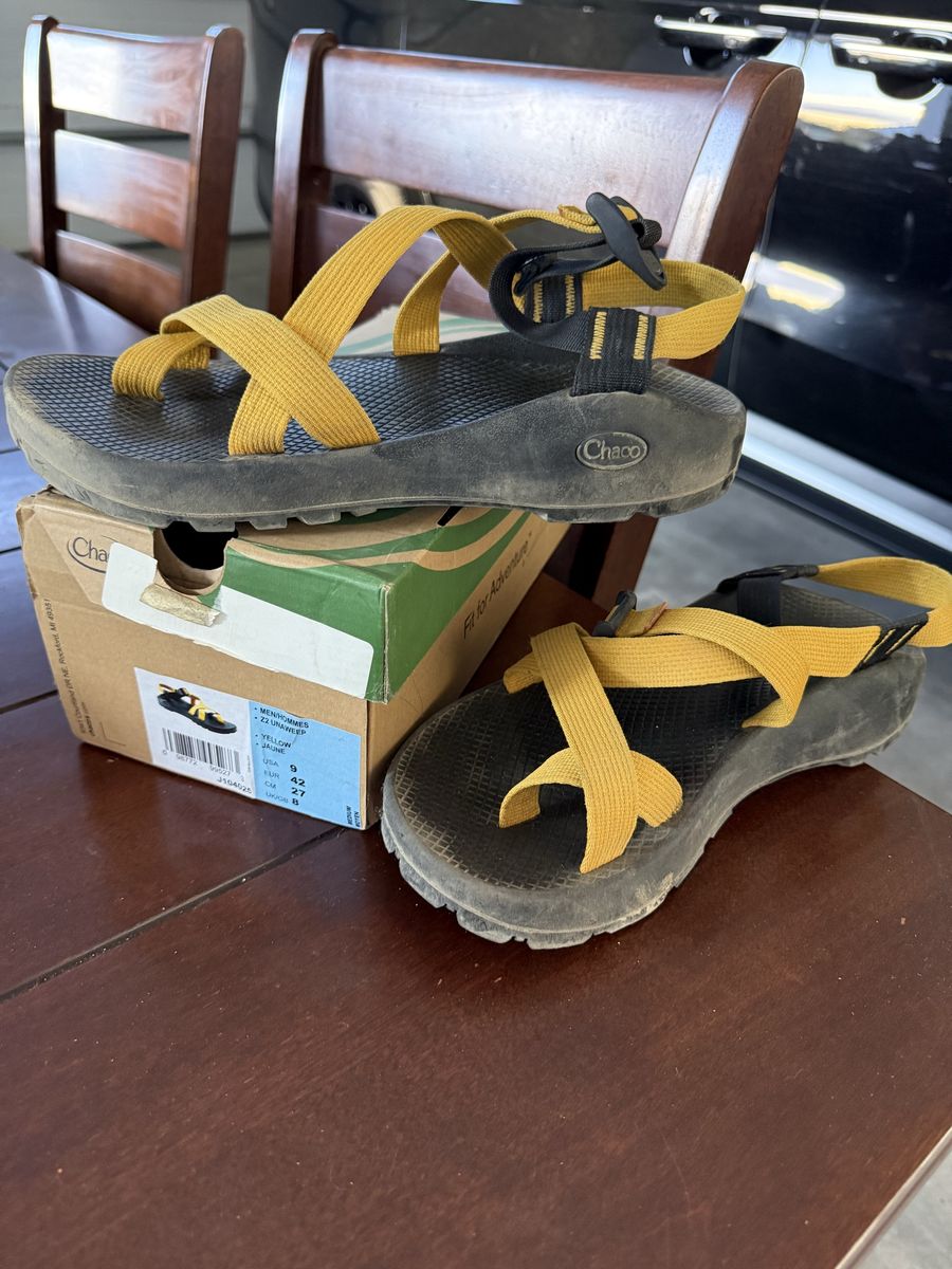 Chacos Z2 size 9