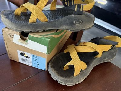 Chacos Z2 size 9