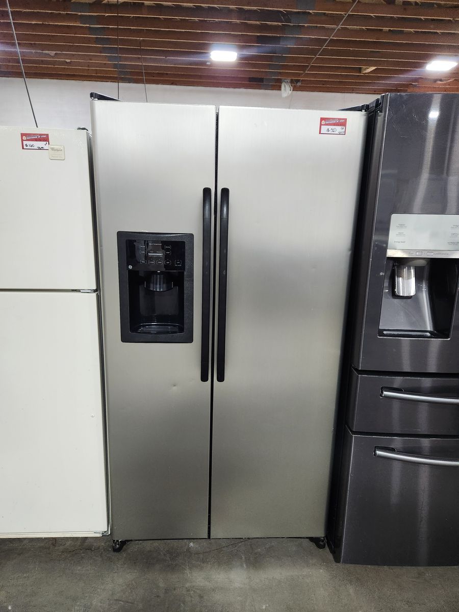 BEAUTIFUL GE STAINLESS STEEL SIDE BY SIDE FRIDGE