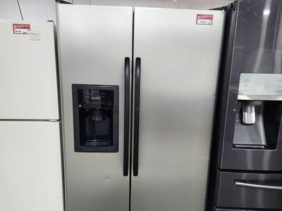 BEAUTIFUL GE STAINLESS STEEL SIDE BY SIDE FRIDGE