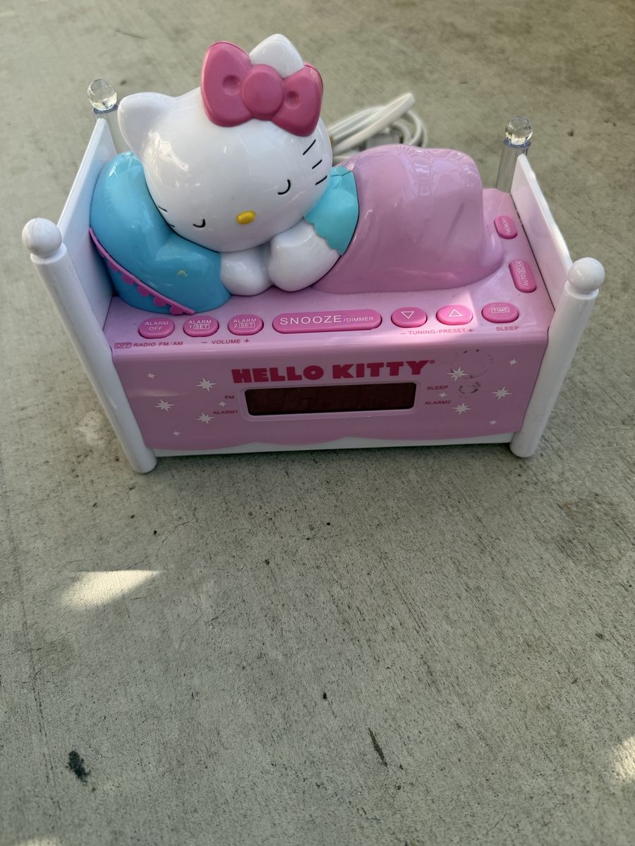 Vintage Hello Kitty Sleeping in Bed AM/FM Clock Radio Alarm