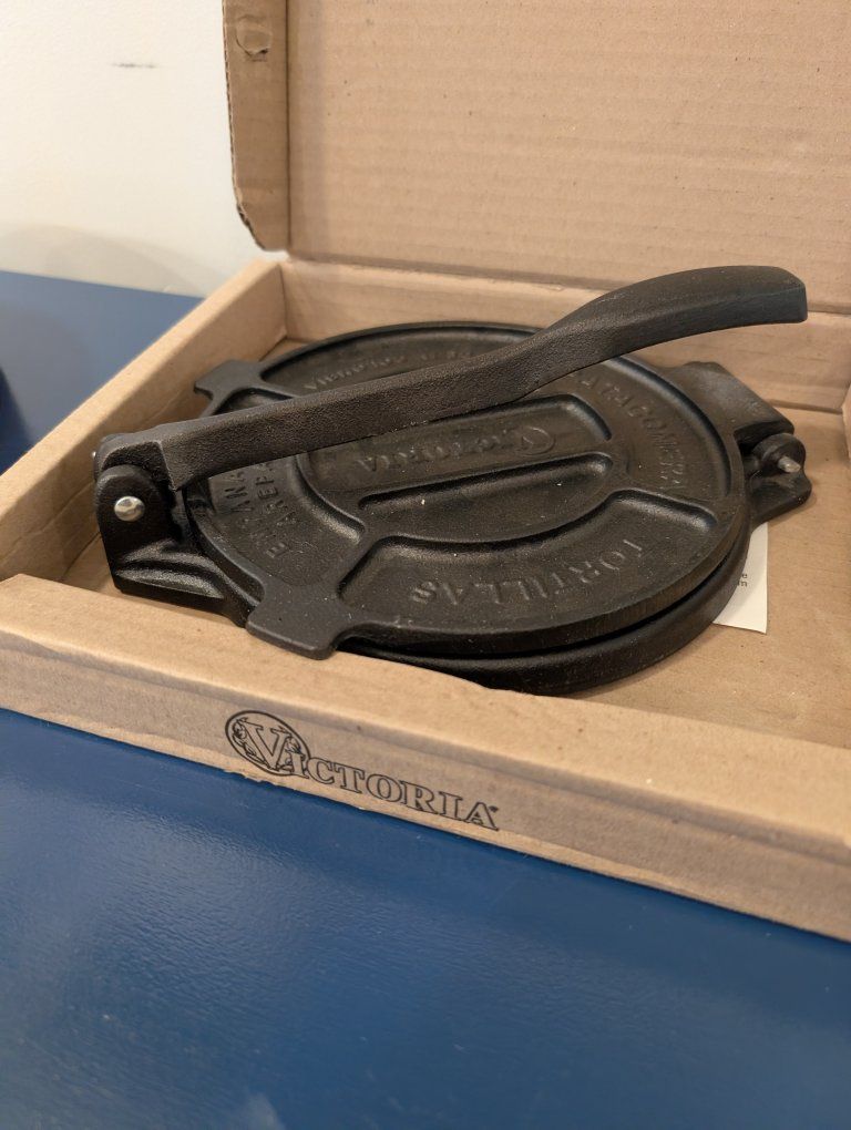 Victoria 8" Cast Iron Tortilla Press & Tortilla Warmer Set - Perfect for Tacos, Empanadas, Patacones