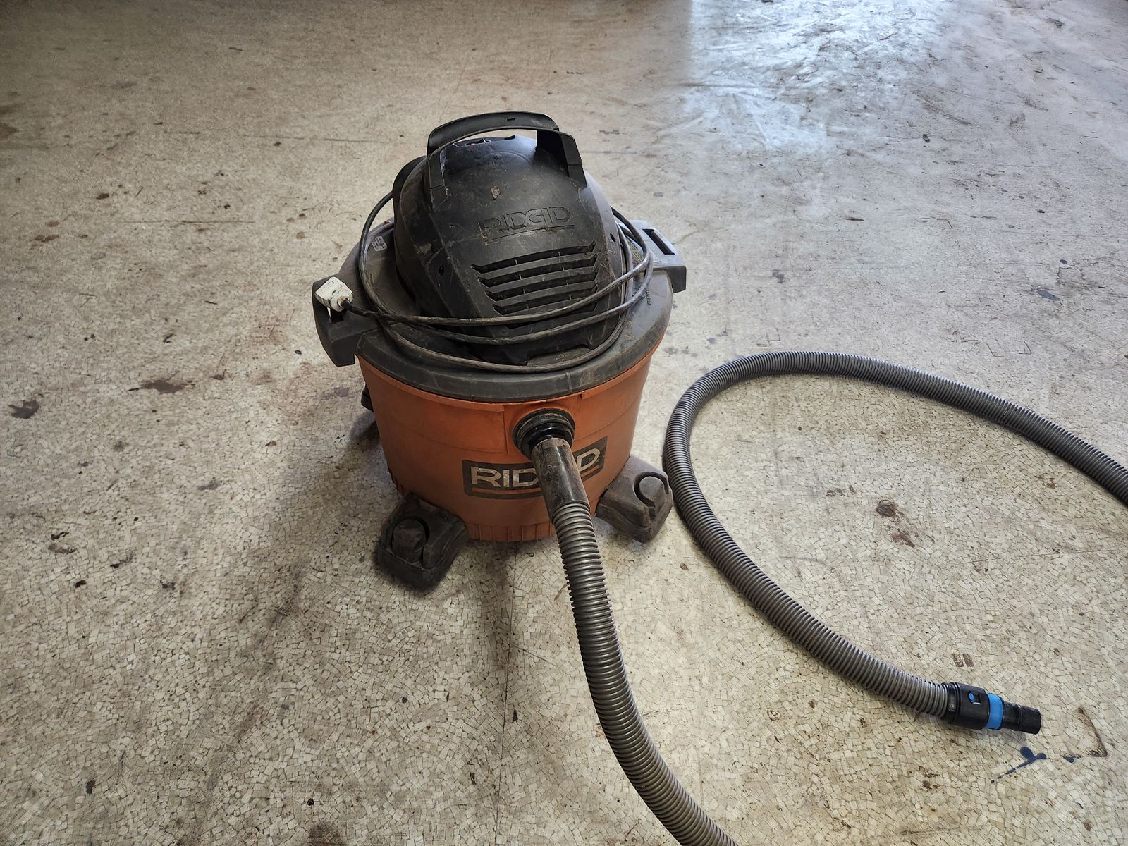 Ridgid Wet/Dry Shop Vacuum with Hose