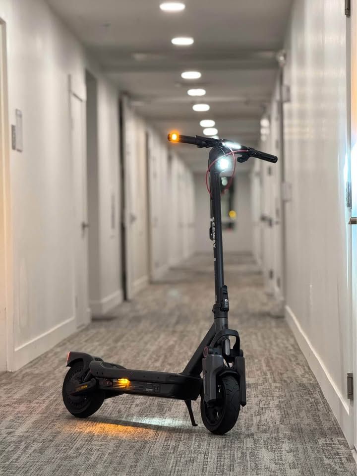 Segway Ninebot Max G3 , 28mph, W/Box – Dual Motor, Performance, Navigation , LED, Airlock, FCFS