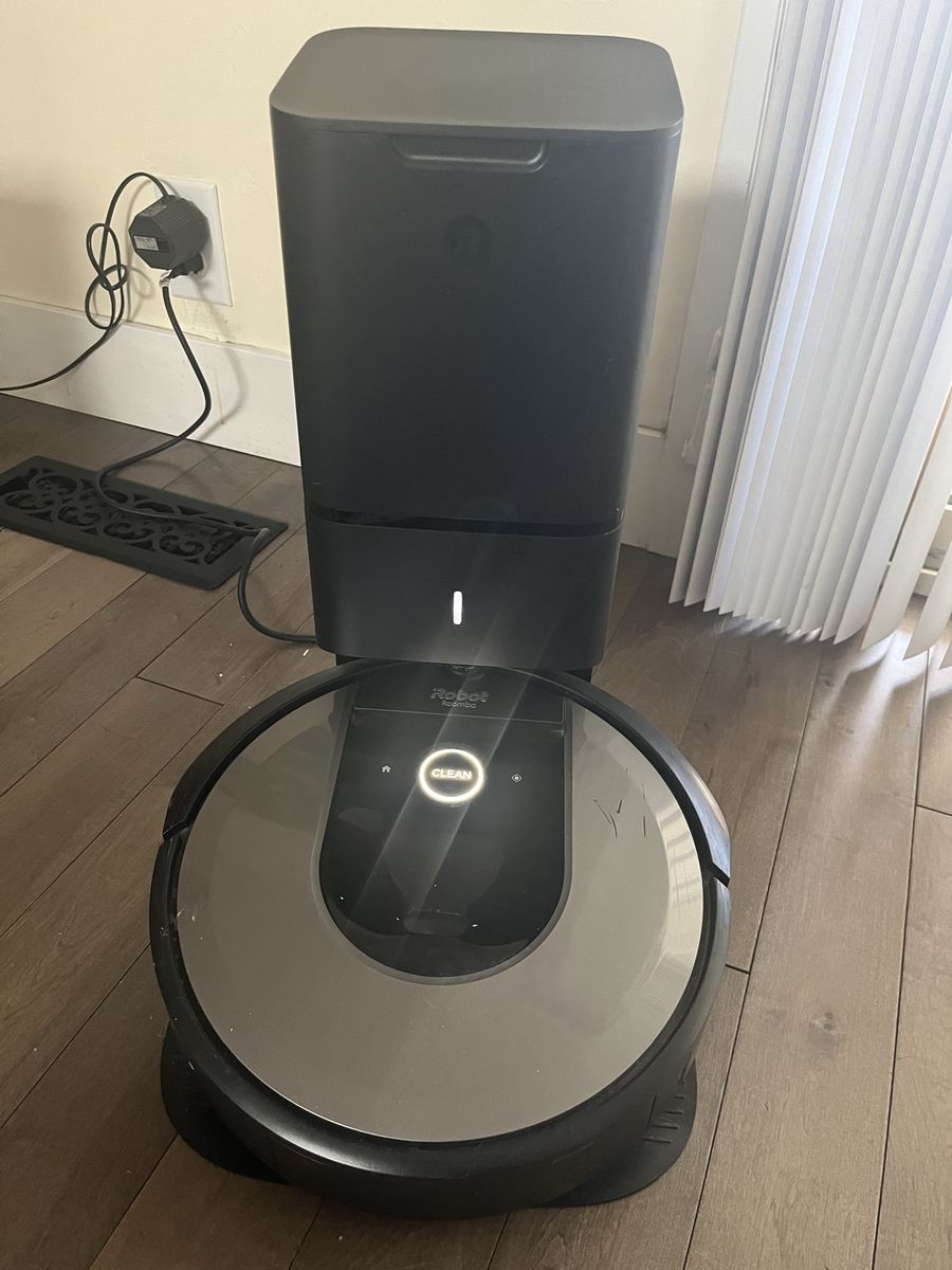 iRobot Roomba i8+ Vacuum