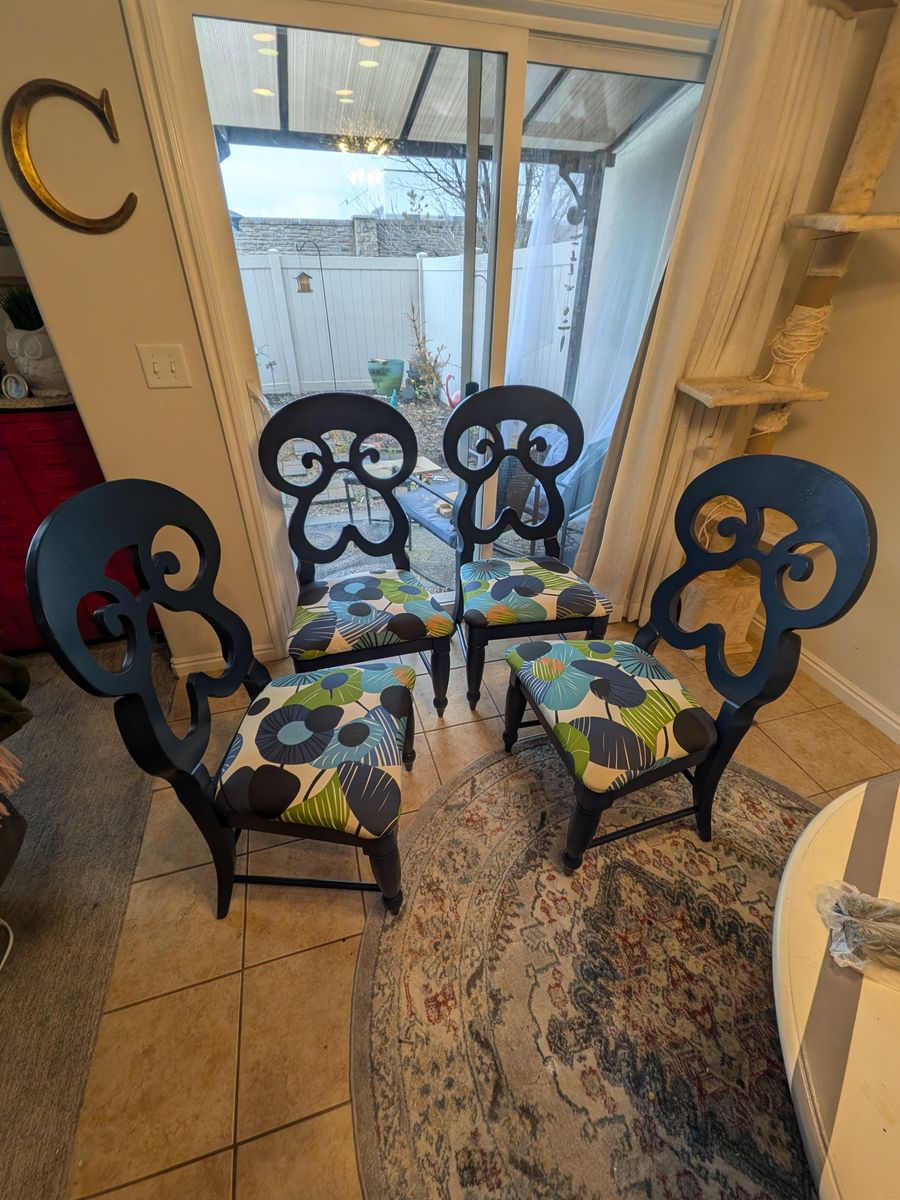 Dining chairs x4