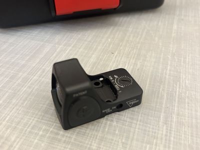 Trijicon RMR®cc Red Dot Sight 3.25 MOA Red Dot, Adjustable LED