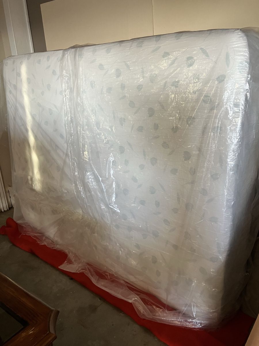 Brand new queen mattress - Still in Original Plastic Packaging
