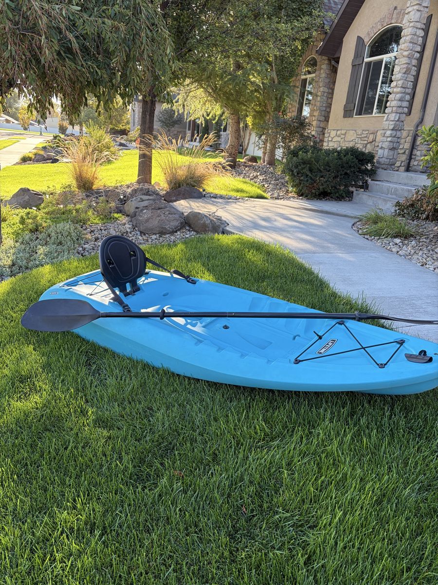 Lifetime Hydros 8’5 Kayak + Paddle