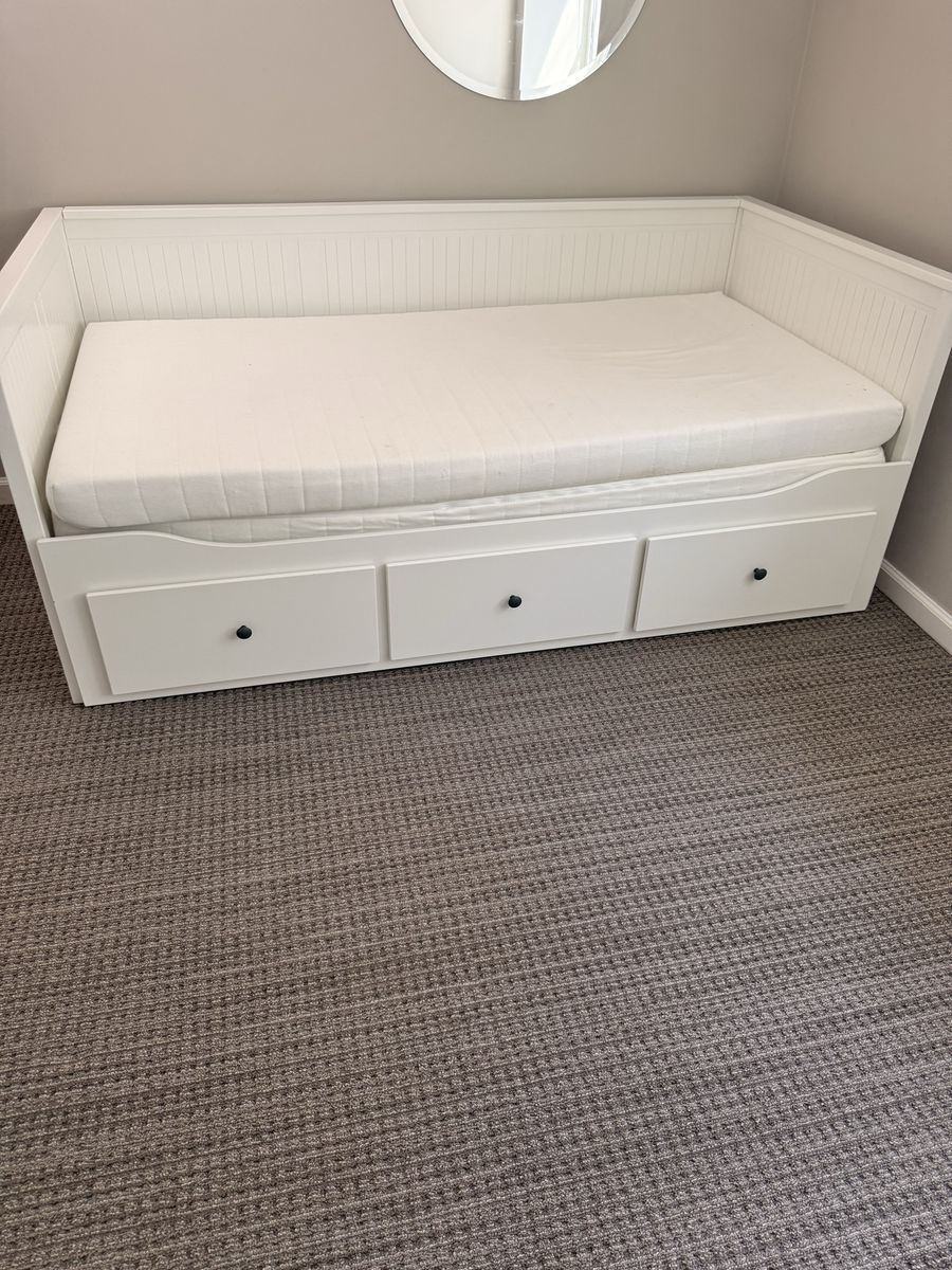 IKEA Hemnes 3 drawer Day bed