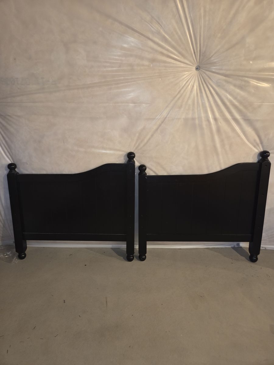 Black Wood Daybed with metal box spring and pop up metal Trundle