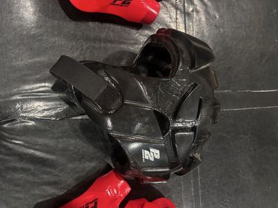 Like new- Century P2 Powerline 2.0 Martial Arts Sparring Gear Set Headgear & Hand Guards