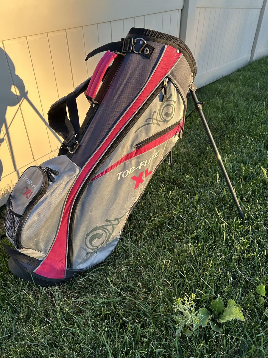 Women’s Top-Flite Golf Bag with stand.