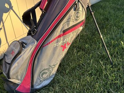 Women’s Top-Flite Golf Bag with stand.