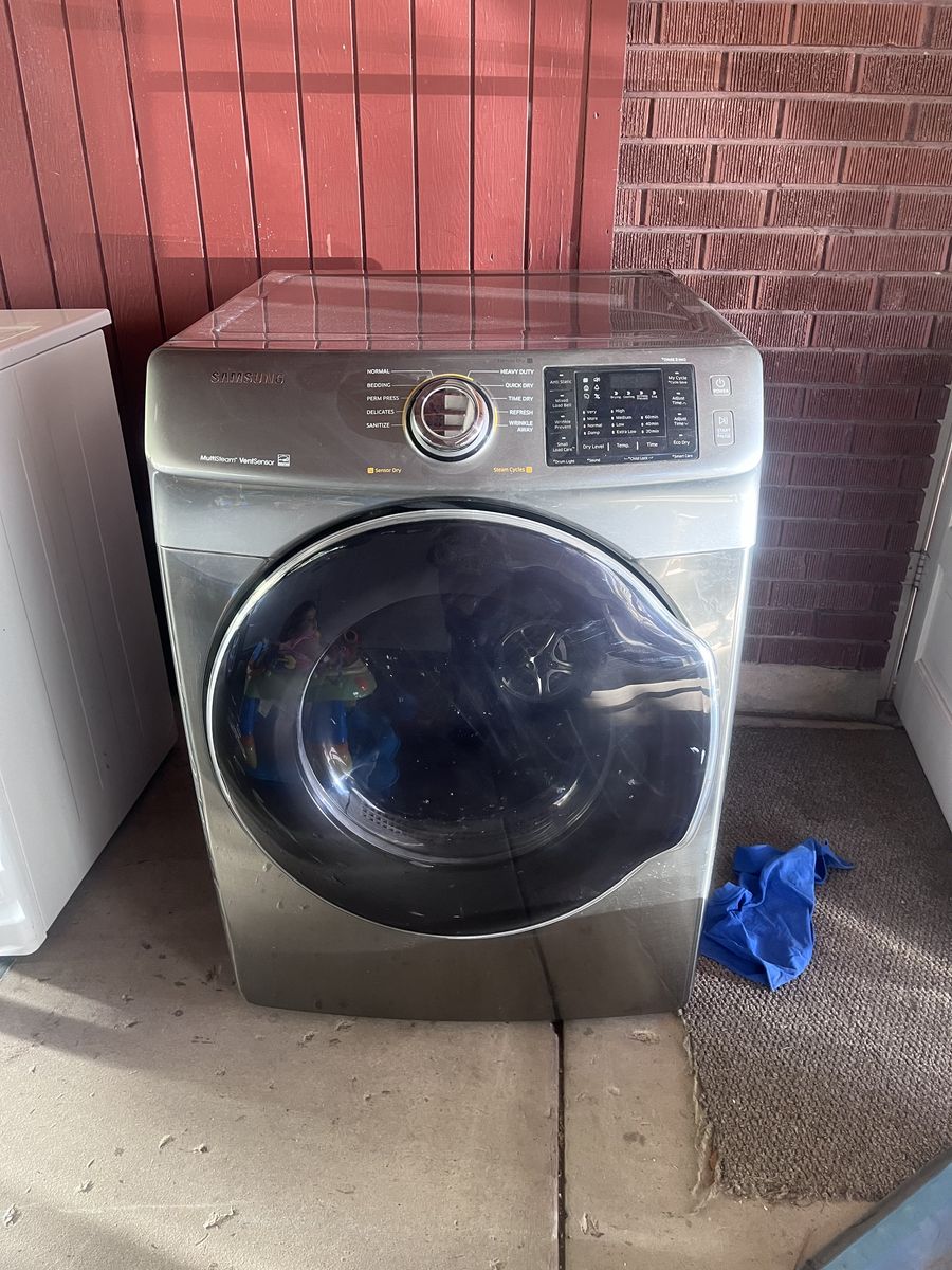 BEAUTIFUL LG dryer. 30 day warranty