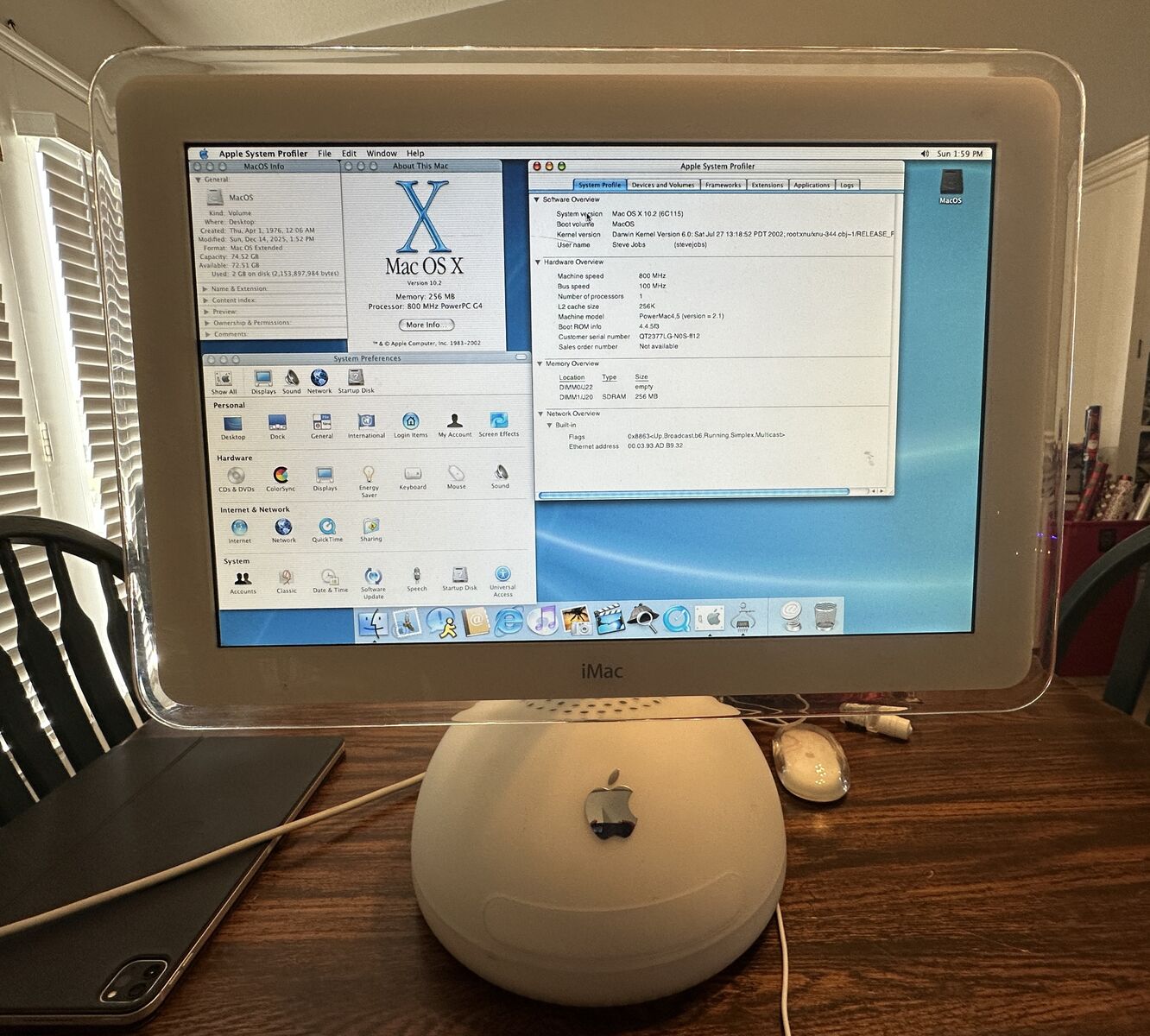 Apple iMac G4, 800MHz PowerPC CPU, 256MB RAM, 80GB HD,