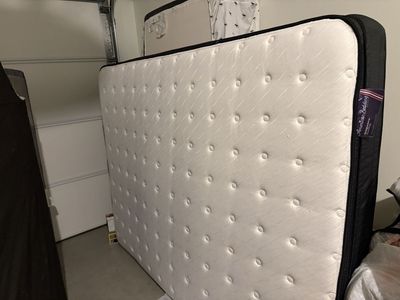 Soft Tufted Innerspring Mattress - Unused Guest Room Bed