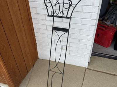 Garden hose holder / rack