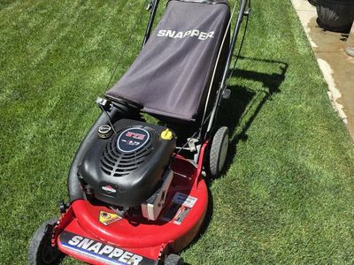 Snapper HiVac self-propelled lawn mower with Easy Speed 6.75 Briggs & Stratton Gas Lawn Mower with Bag