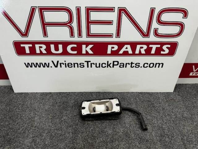 COURTESY LAMP WHITE GRAKON 4088 MISSING LENS/COVER