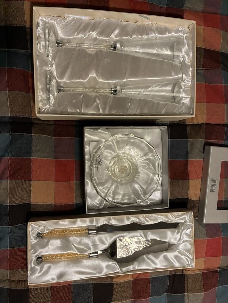 Oleg Cassini wedding set