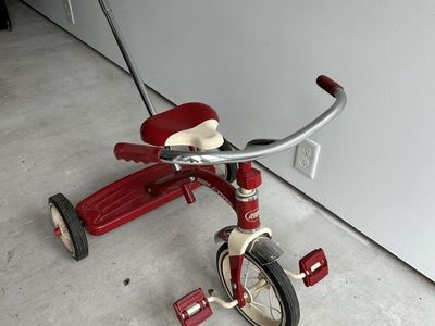 Radio Flyer Tricycle with Handle