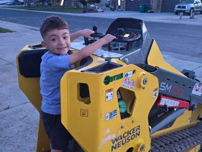 MINI SKIDSTEER AVAILABLE FOR RENT- GREAT SPECIALS!